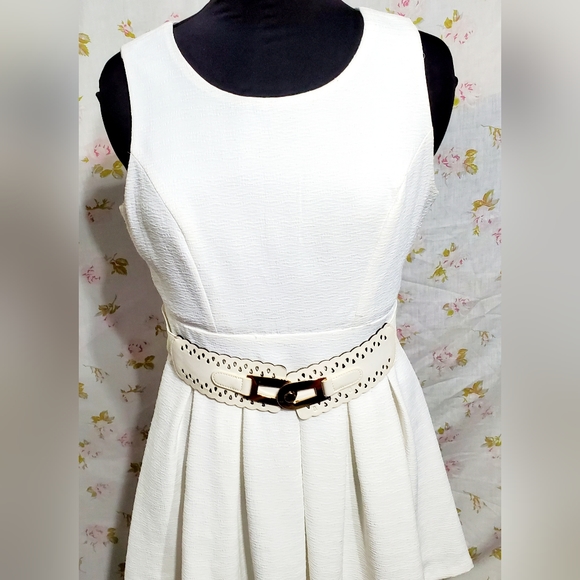 White dress - Picture 2 of 3